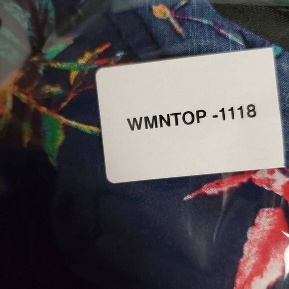 A.n.a XS Navy floral Blouse - Picture 6 of 6